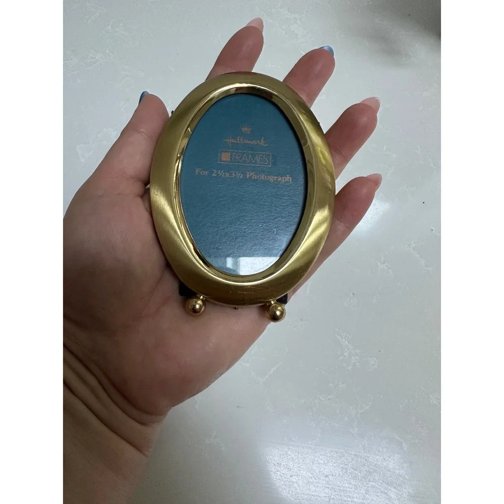 Vintage Hallmark Gold Oval Photo Frame Standing Ball Feet 2.5x3.5 Tabletop Decor